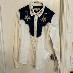 Snap button women’s XS western shirt, beautiful embroidery